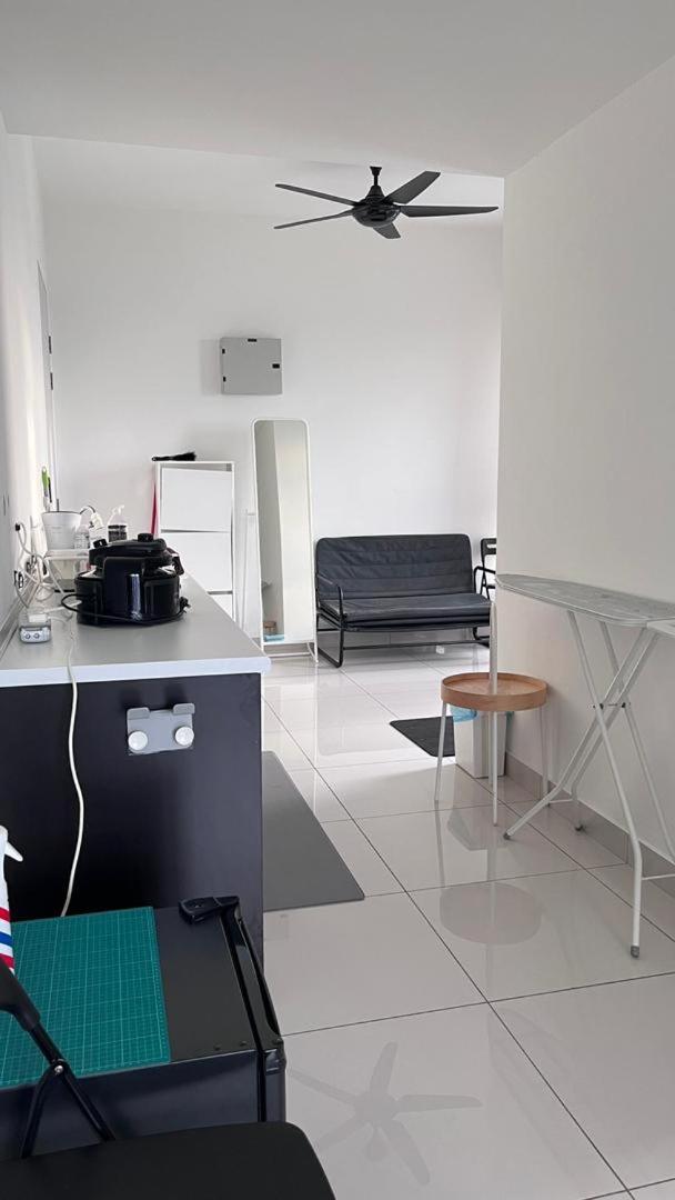 Fully Furnished Studio Unit. Sungai Buloh Exteriör bild